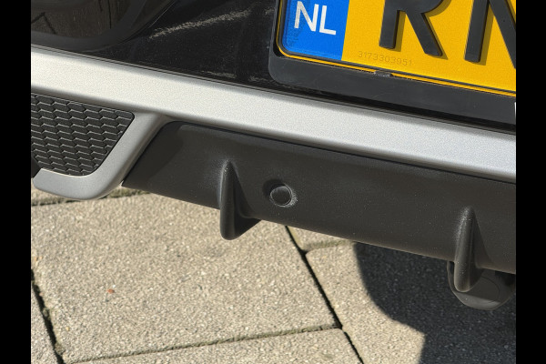 Volvo V40 BWJ 2018 | 2.0 D3 150PK R-DESIGN | TREKHAAK | PANO DAK | LEER | CAMERA A | CLIMA | NAVI | STOELVERW | PREMIUM AUDIO