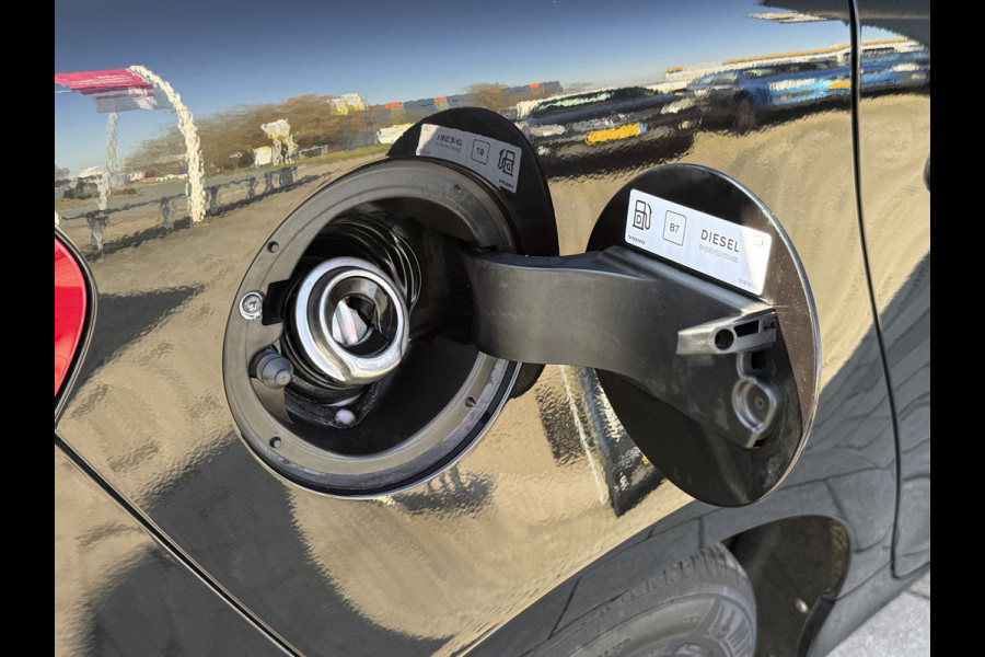 Volvo V40 BWJ 2018 | 2.0 D3 150PK R-DESIGN | TREKHAAK | PANO DAK | LEER | CAMERA A | CLIMA | NAVI | STOELVERW | PREMIUM AUDIO