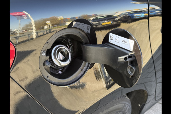 Volvo V40 BWJ 2018 | 2.0 D3 150PK R-DESIGN | TREKHAAK | PANO DAK | LEER | CAMERA A | CLIMA | NAVI | STOELVERW | PREMIUM AUDIO