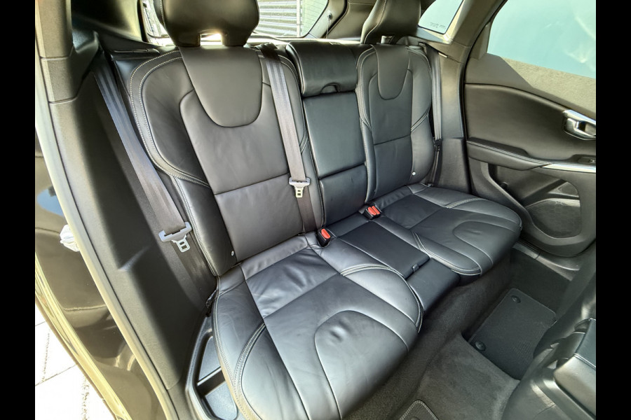 Volvo V40 BWJ 2018 | 2.0 D3 150PK R-DESIGN | TREKHAAK | PANO DAK | LEER | CAMERA A | CLIMA | NAVI | STOELVERW | PREMIUM AUDIO