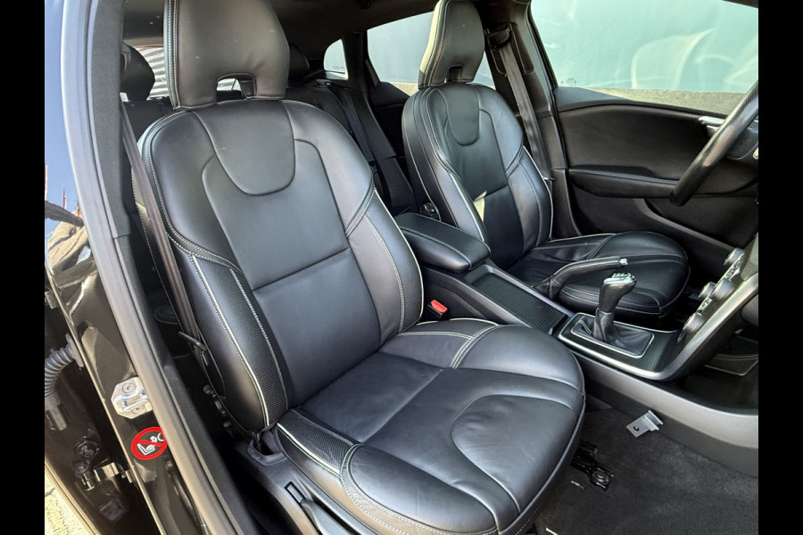 Volvo V40 BWJ 2018 | 2.0 D3 150PK R-DESIGN | TREKHAAK | PANO DAK | LEER | CAMERA A | CLIMA | NAVI | STOELVERW | PREMIUM AUDIO