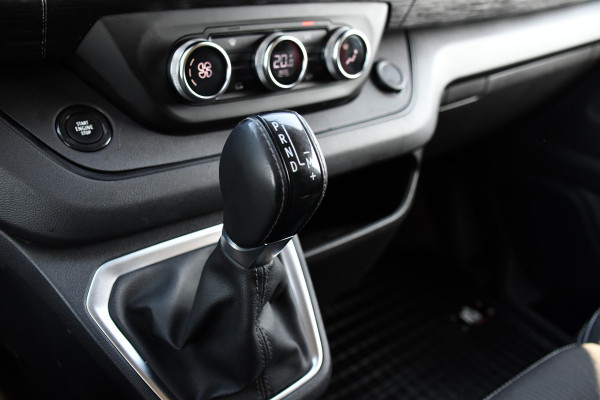 Renault Trafic 2.0 dCi 170 L2H1 Luxe Black Edition Adaptieve Cruise, Camera, Carplay, LED, 170pk, Clima, Automaat, Sensoren, Trekhaak, Uniek!