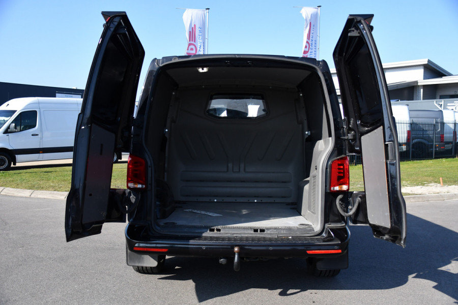 Volkswagen Transporter 2.0 TDI L2H1 32 DC Bulli Virtual, Adaptieve Cruise, Carplay, LED, 150PK, Stoelverwarming, Trekhaak, 2 x Schuifdeur, Standkachel, Uniek!