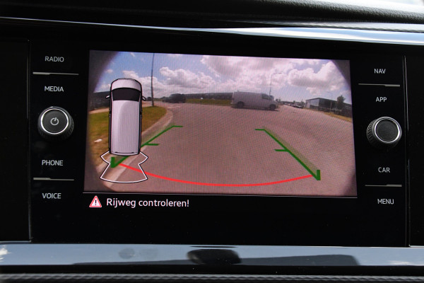 Volkswagen Transporter 2.0 TDI L2H1 32 DC Bulli Virtual, Adaptieve Cruise, Carplay, LED, 150PK, Stoelverwarming, Trekhaak, 2 x Schuifdeur, Standkachel, Uniek!