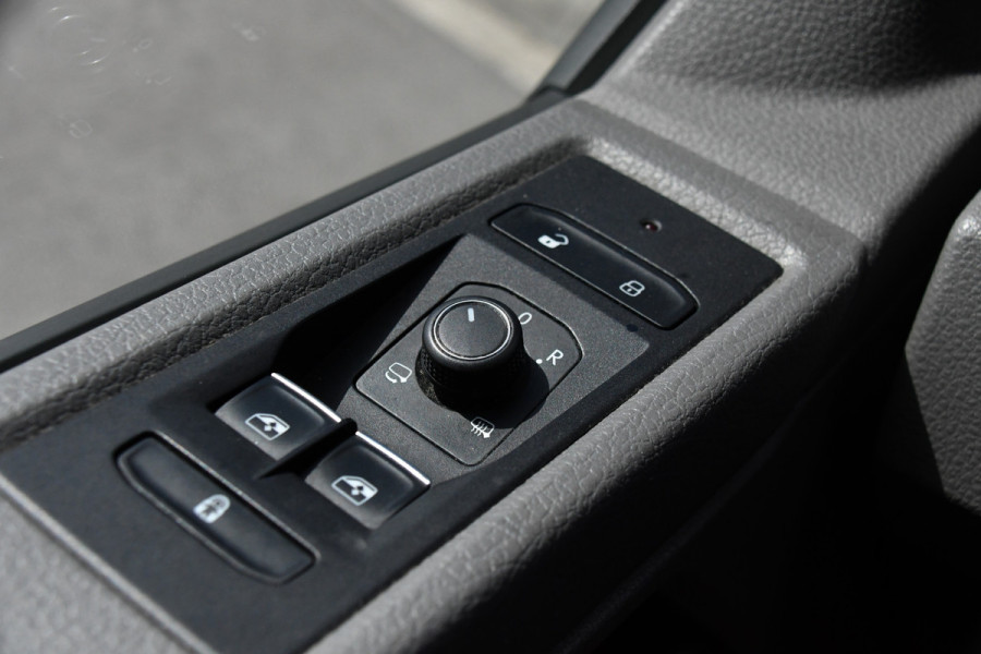 Volkswagen Transporter 2.0 TDI L2H1 32 DC Bulli Virtual, Adaptieve Cruise, Carplay, LED, 150PK, Stoelverwarming, Trekhaak, 2 x Schuifdeur, Standkachel, Uniek!