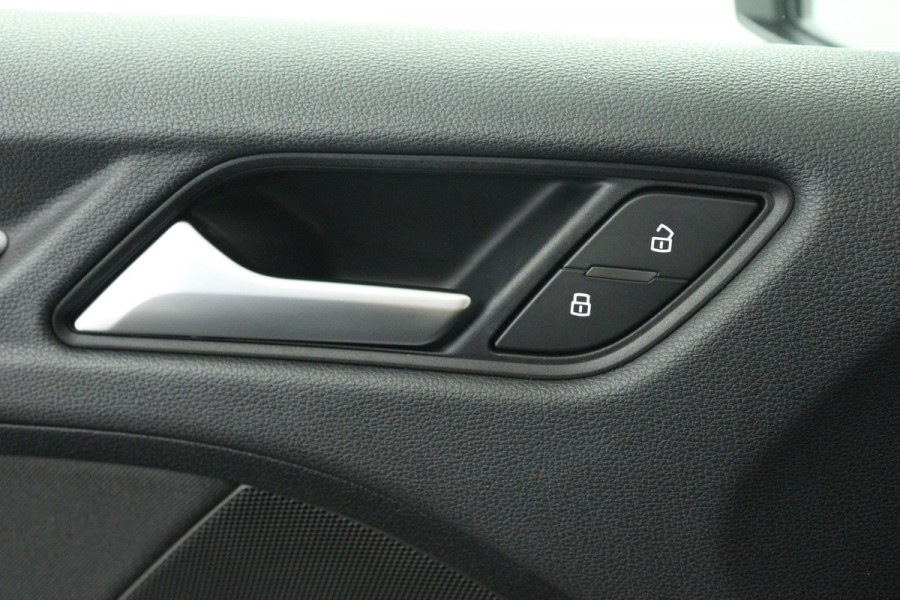Audi A3 Sportback 30 TFSI Pro Line (PARKEERSENSOREN, CRUISE CONTROL, NAVIGATIE)