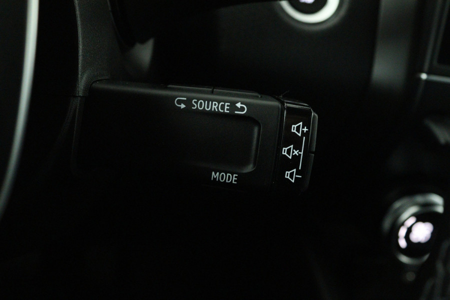 Renault Clio 1.0 TCe Intens (CARPLAY, CRUISE CONTROL, LANE-ASSIST, PARKEERSENSOREN, NAVIGATIE)