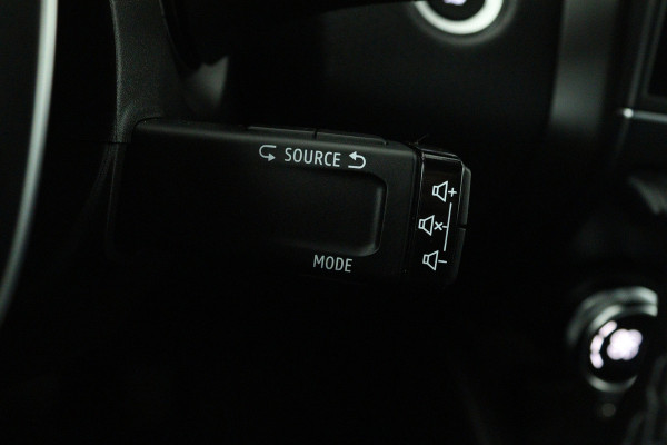 Renault Clio 1.0 TCe Intens (CARPLAY, CRUISE CONTROL, LANE-ASSIST, PARKEERSENSOREN, NAVIGATIE)