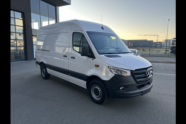 Mercedes-Benz Sprinter 317 CDI L2 H2 Pro LED / MBUX / Navigatie / Camera / Parkeersensoren / Cruise control / Airco / 270 Graden achterdeuren