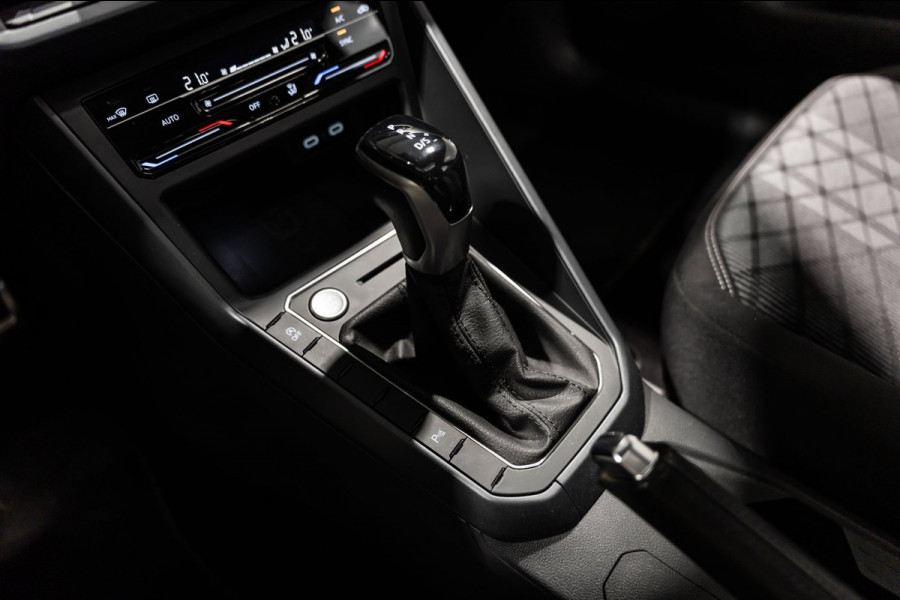 Volkswagen Taigo 1.0 TSI R-Line DSG IQ PANO CAMERA