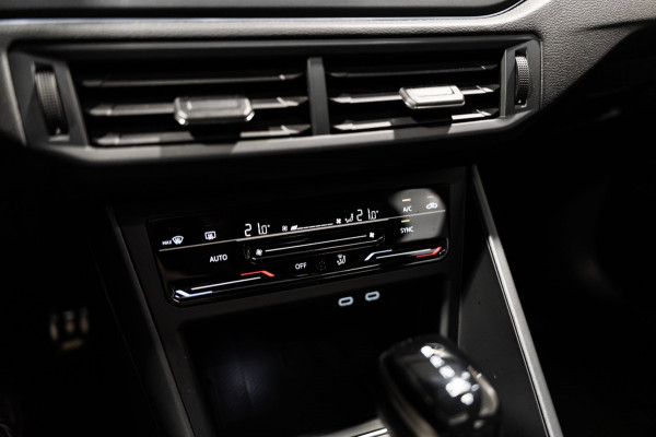 Volkswagen Taigo 1.0 TSI R-Line DSG IQ PANO CAMERA