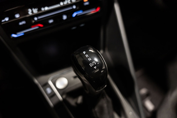 Volkswagen Taigo 1.0 TSI R-Line DSG IQ PANO CAMERA