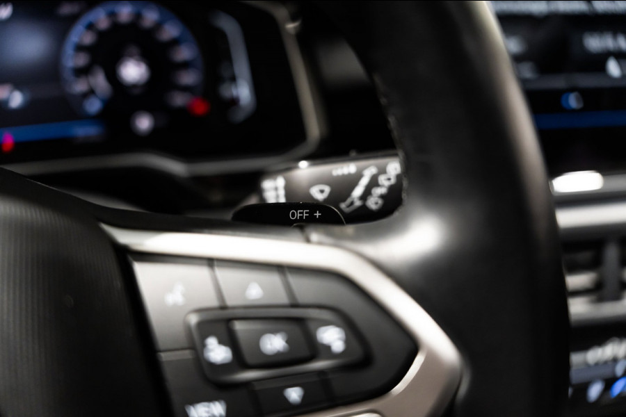 Volkswagen Taigo 1.0 TSI R-Line DSG IQ PANO CAMERA