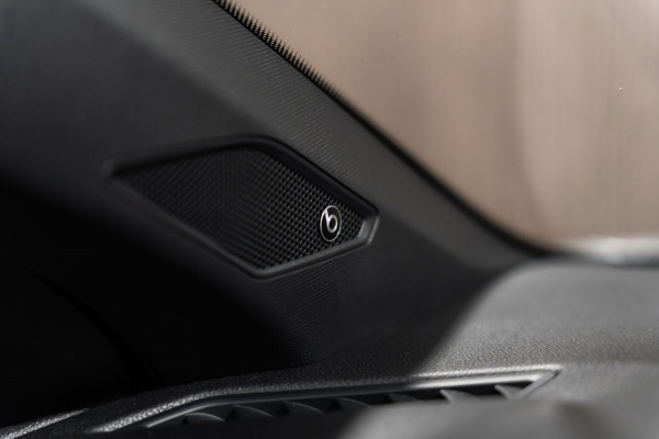 Volkswagen Taigo 1.0 TSI R-Line DSG IQ PANO CAMERA