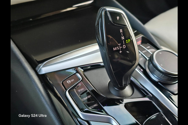 BMW 5 Serie Touring 520i Business Edition Plus / NAP / Aut / Camera / Memory / Leder / Navi / Led / Pdc / Allu Velgen