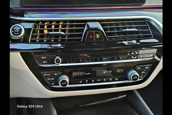 BMW 5 Serie Touring 520i Business Edition Plus / NAP / Aut / Camera / Memory / Leder / Navi / Led / Pdc / Allu Velgen