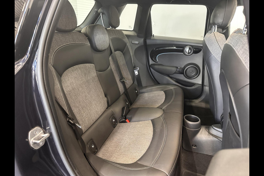 MINI Mini 1.5 Cooper Yours 5-DRS DCT-7 Aut. 136pk Panoramadak Sportstoelen Navi Carplay PDC Achter+Camera Full LED Armsteun Cruise Control Stoelverwarming