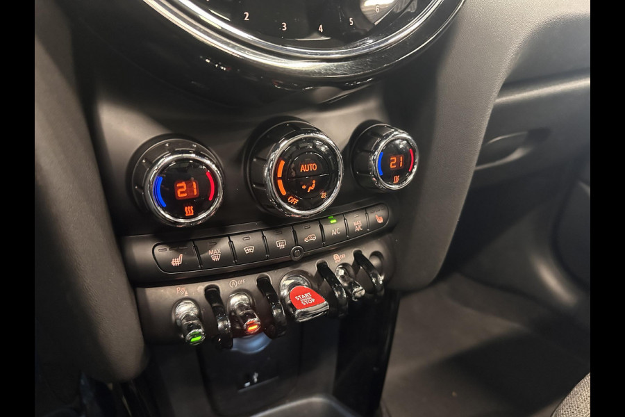 MINI Mini 1.5 Cooper Yours 5-DRS DCT-7 Aut. 136pk Panoramadak Sportstoelen Navi Carplay PDC Achter+Camera Full LED Armsteun Cruise Control Stoelverwarming