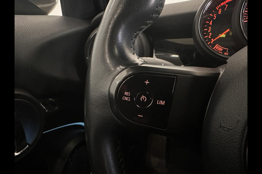 MINI Mini 1.5 Cooper Yours 5-DRS DCT-7 Aut. 136pk Panoramadak Sportstoelen Navi Carplay PDC Achter+Camera Full LED Armsteun Cruise Control Stoelverwarming
