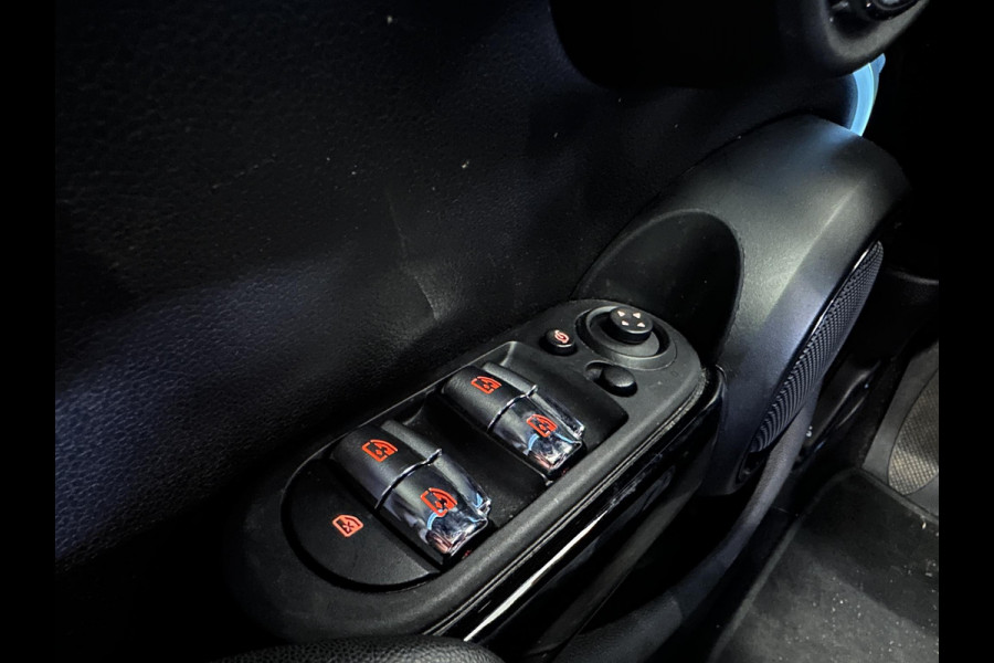 MINI Mini 1.5 Cooper Yours 5-DRS DCT-7 Aut. 136pk Panoramadak Sportstoelen Navi Carplay PDC Achter+Camera Full LED Armsteun Cruise Control Stoelverwarming