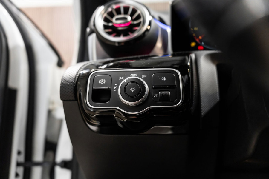 Mercedes-Benz A-Klasse 220 Limo PANO LED SFEERVERLICHTING