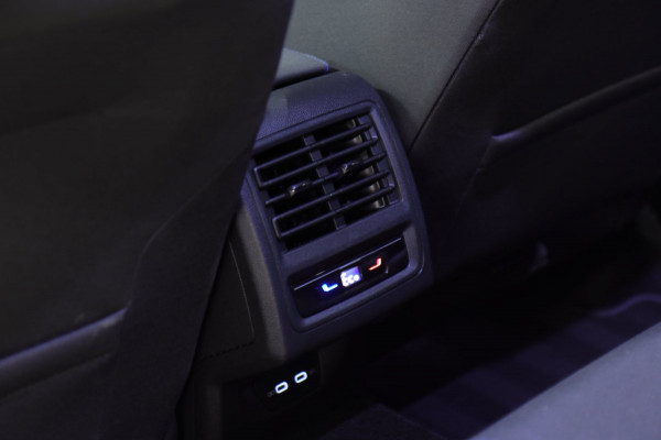 Volkswagen Golf 1.4 eHybrid GTE /PANO/IQLIGHT/CAM/CARPLAY/ACC/LANE ASSIST/STOELVERWARMING/STERRENHEMEL/VOL