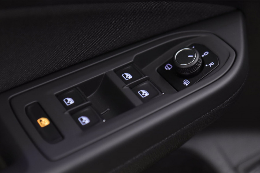 Volkswagen Golf 1.4 eHybrid GTE /PANO/IQLIGHT/CAM/CARPLAY/ACC/LANE ASSIST/STOELVERWARMING/STERRENHEMEL/VOL