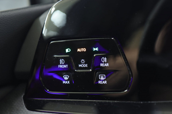 Volkswagen Golf 1.4 eHybrid GTE /PANO/IQLIGHT/CAM/CARPLAY/ACC/LANE ASSIST/STOELVERWARMING/STERRENHEMEL/VOL
