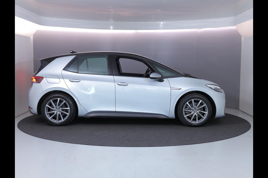 Volkswagen ID.3 Pure 45 kWh 150pk| SoH 94% | trekhaak afn.kogel| Navi| stuur en voorstoelen verwarmd| Interieur voorverwarming|