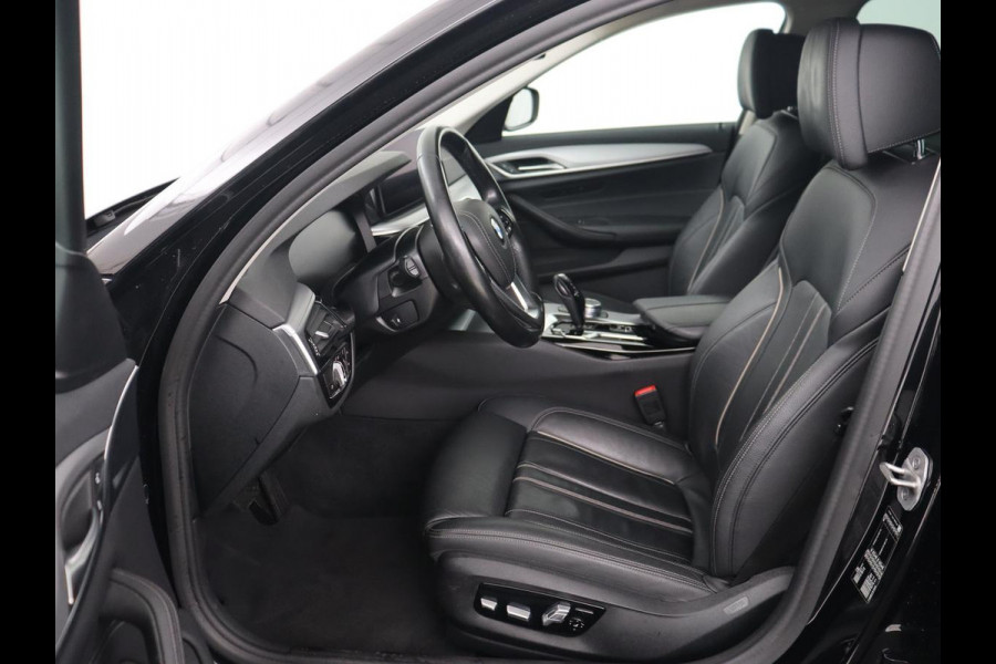 BMW 5 Serie 520i Business Edition Plus | Nappaleder | Stoelverwarming | Carplay | Laserlicht | Navigatie | Live Cockpit | Parkeerhulp | Climate control | Comfortstoelen | Cruise control | Bluetooth