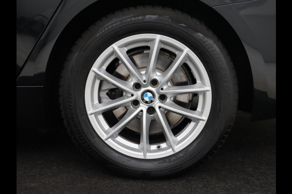 BMW 5 Serie 520i Business Edition Plus | Nappaleder | Stoelverwarming | Carplay | Laserlicht | Navigatie | Live Cockpit | Parkeerhulp | Climate control | Comfortstoelen | Cruise control | Bluetooth