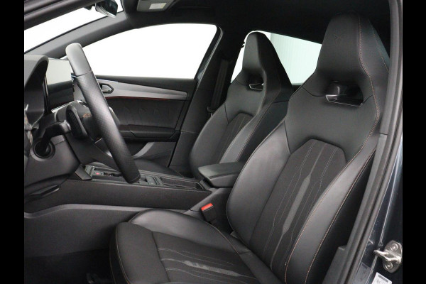 CUPRA Leon 1.4 eHybrid | Stoelverwarming | Adaptive cruise | Navigatie | Carplay | Sportstoelen | Stuurverwarming | Parkeerhulp | Full LED | Keyless | Half leder | PHEV | Plug In