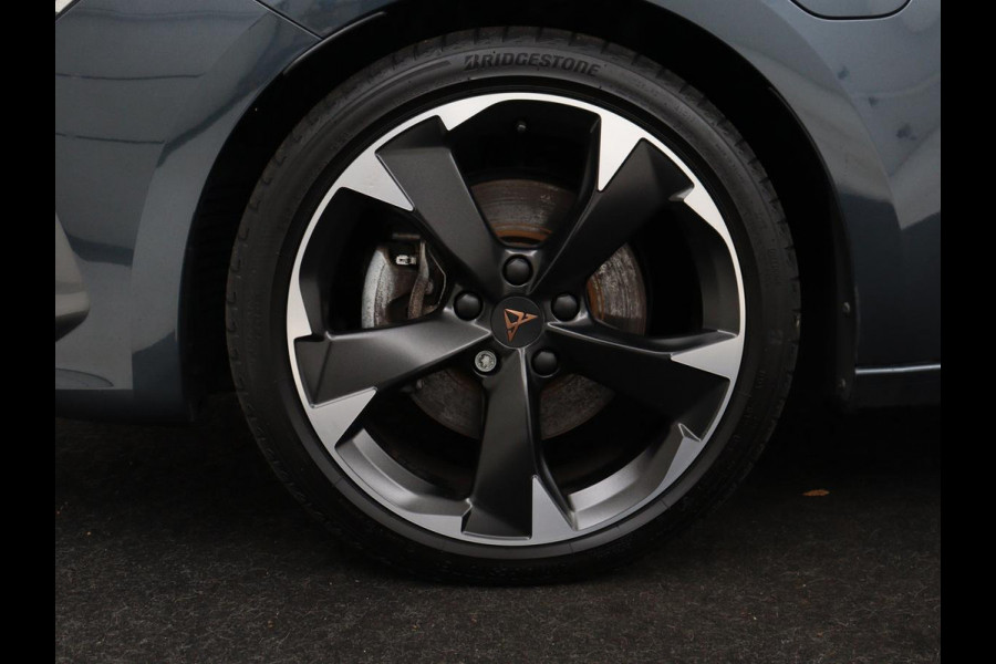 CUPRA Leon 1.4 eHybrid | Stoelverwarming | Adaptive cruise | Navigatie | Carplay | Sportstoelen | Stuurverwarming | Parkeerhulp | Full LED | Keyless | Half leder | PHEV | Plug In