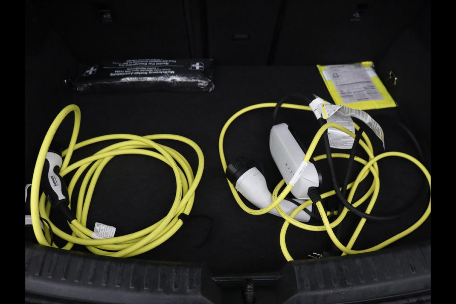 CUPRA Leon 1.5 eHybrid Business | Stoelverwarming | Adaptive cruise | Camera | Carplay | Sportstoelen | Matrix LED | Keyless | PHEV | Plug In