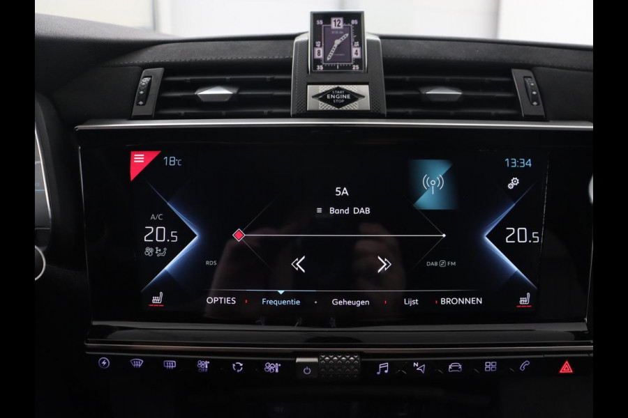 DS 7 Crossback E-Tense Performance Line 225 | SOH 90% | Stoelverwarming | Adaptive cruise | Alcantara | Keyless | Full LED | Carplay | Navigatie | Memory | Digital Cockpit | Dodehoek detectie | DAB | Getint glas | PHEV | Plug In