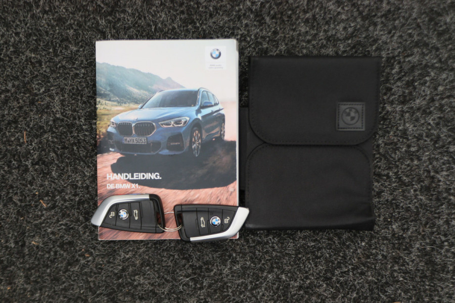 BMW X1 sDrive18i High Executive M Sport Leer, ACC, Camera, Trekhaak, Navigatie, PDC, 18"