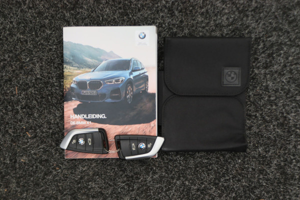 BMW X1 sDrive18i High Executive M Sport Leer, ACC, Camera, Trekhaak, Navigatie, PDC, 18"
