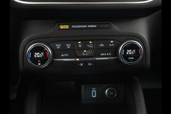 Ford Focus 1.0 EcoBoost Titanium | Automaat | Carplay | Navigatie | Keyless | Climate control | Parkeerhulp | Cruise control | Bluetooth