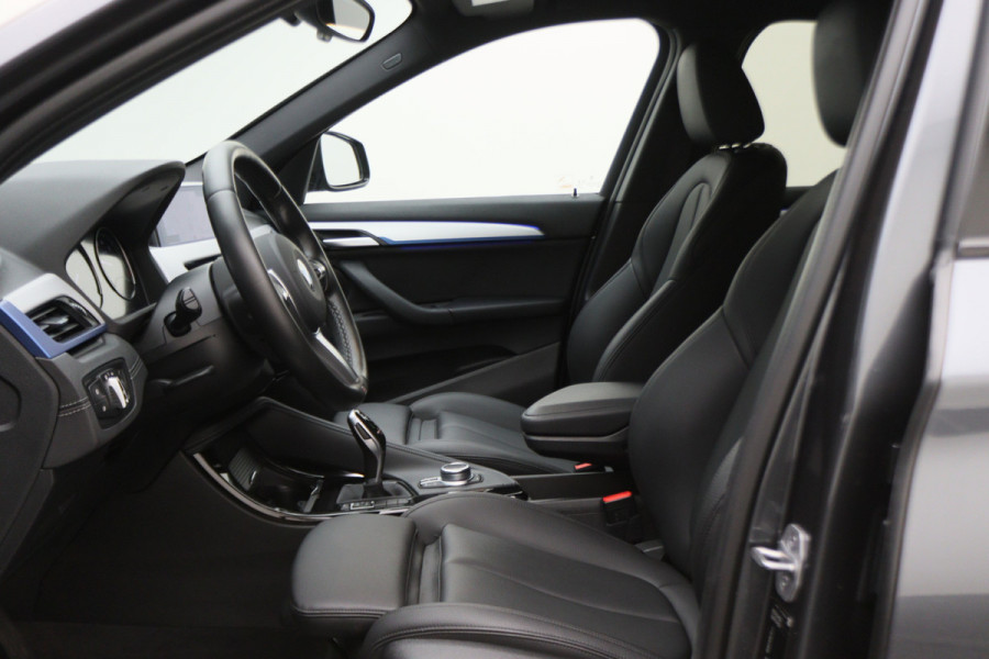 BMW X1 sDrive18i High Executive M Sport Leer, ACC, Camera, Trekhaak, Navigatie, PDC, 18"