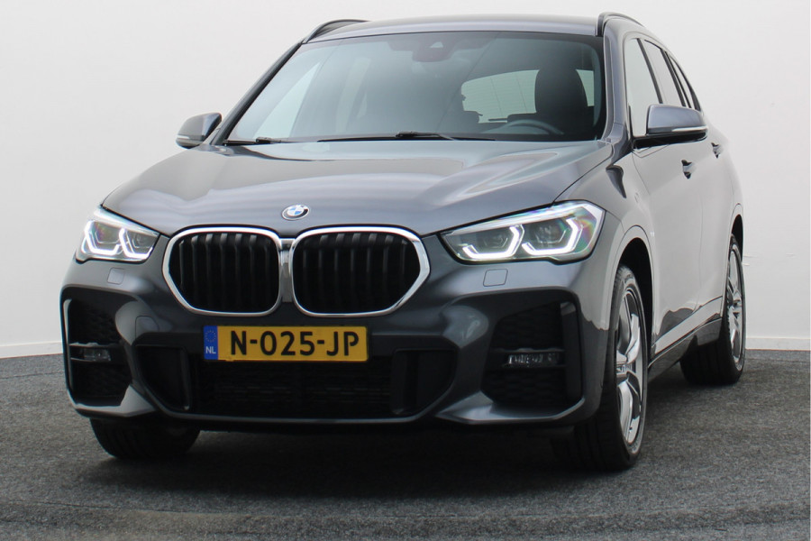 BMW X1 sDrive18i High Executive M Sport Leer, ACC, Camera, Trekhaak, Navigatie, PDC, 18"