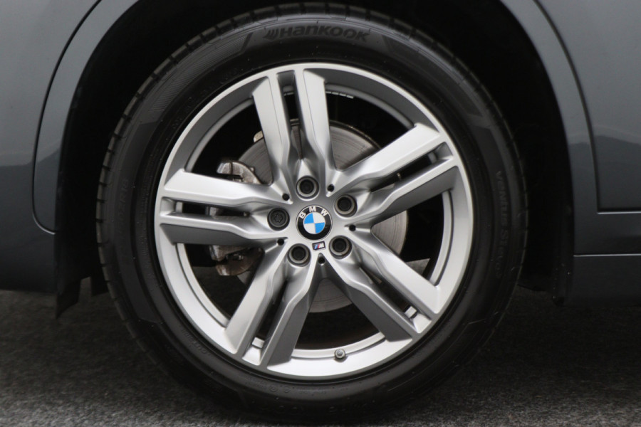 BMW X1 sDrive18i High Executive M Sport Leer, ACC, Camera, Trekhaak, Navigatie, PDC, 18"