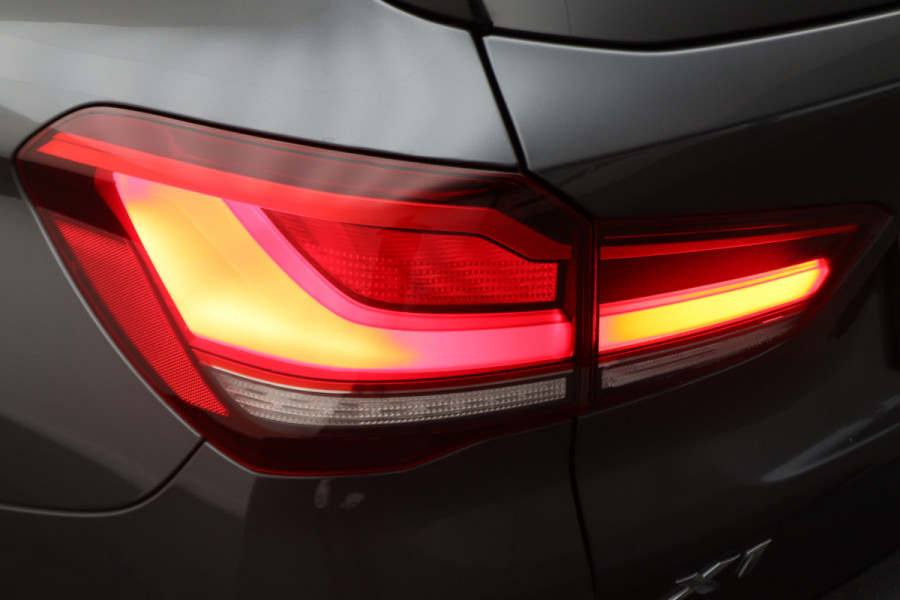 BMW X1 sDrive18i High Executive M Sport Leer, ACC, Camera, Trekhaak, Navigatie, PDC, 18"