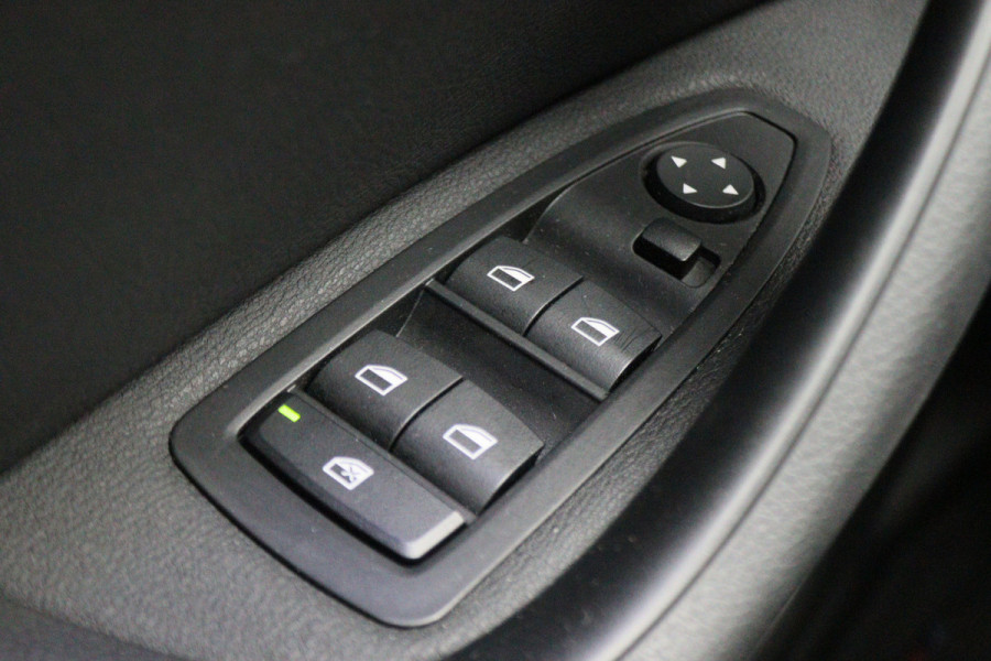 BMW X1 sDrive18i High Executive M Sport Leer, ACC, Camera, Trekhaak, Navigatie, PDC, 18"