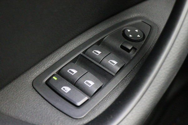 BMW X1 sDrive18i High Executive M Sport Leer, ACC, Camera, Trekhaak, Navigatie, PDC, 18"