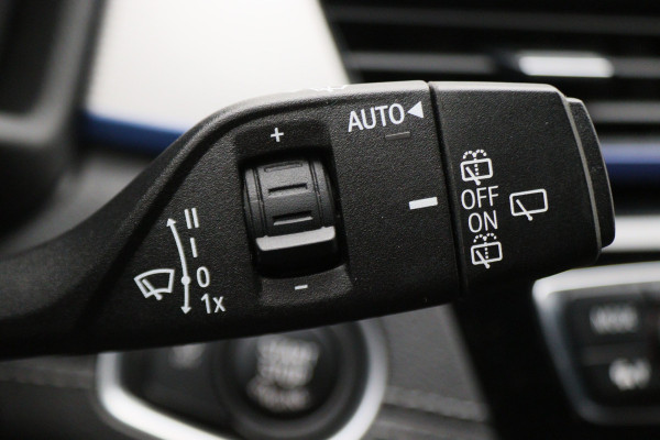 BMW X1 sDrive18i High Executive M Sport Leer, ACC, Camera, Trekhaak, Navigatie, PDC, 18"