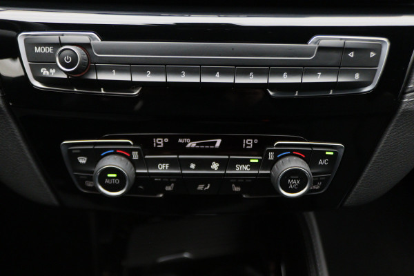 BMW X1 sDrive18i High Executive M Sport Leer, ACC, Camera, Trekhaak, Navigatie, PDC, 18"