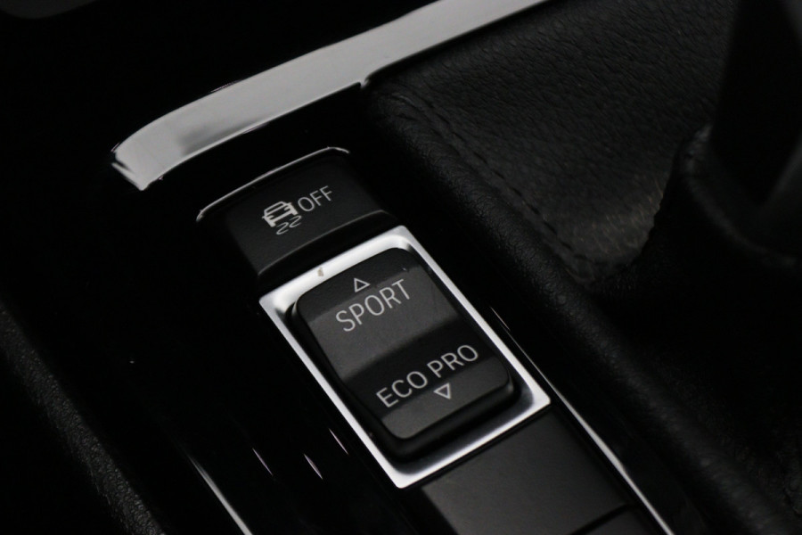 BMW X1 sDrive18i High Executive M Sport Leer, ACC, Camera, Trekhaak, Navigatie, PDC, 18"