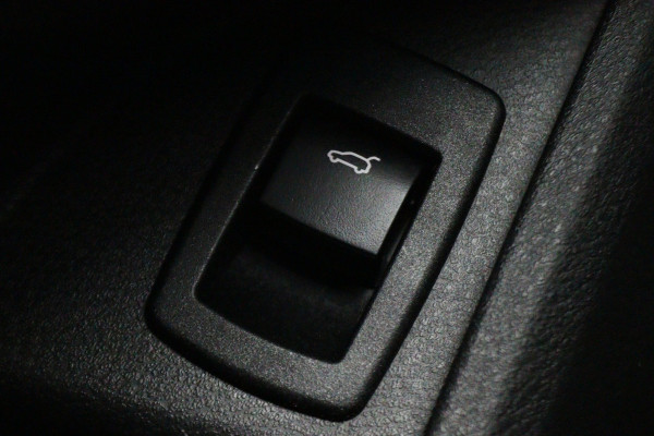 BMW X1 sDrive18i High Executive M Sport Leer, ACC, Camera, Trekhaak, Navigatie, PDC, 18"