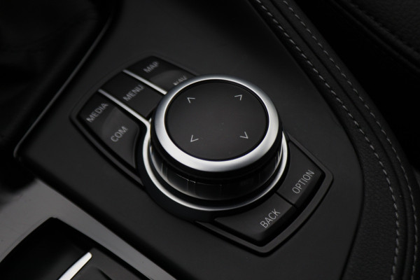 BMW X1 sDrive18i High Executive M Sport Leer, ACC, Camera, Trekhaak, Navigatie, PDC, 18"