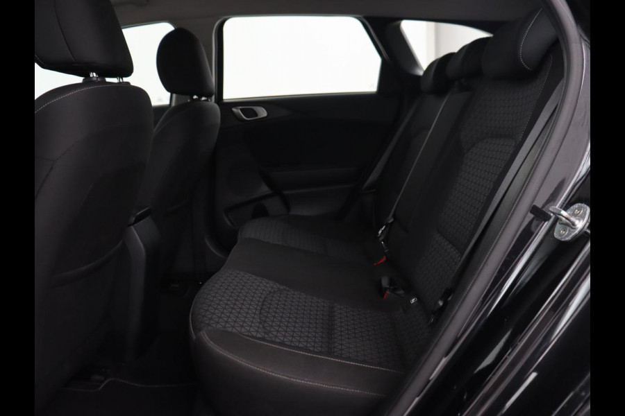 Kia Ceed 1.4 T-GDi DynamicLine | Automaat | Camera | Trekhaak | Carplay | Navigatie | Climate control | DAB | Cruise control | Parkeerhulp